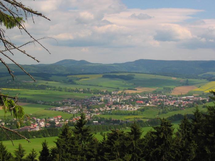 Stolov hora Osta - pohled z Ostae na Polici n. Metuj