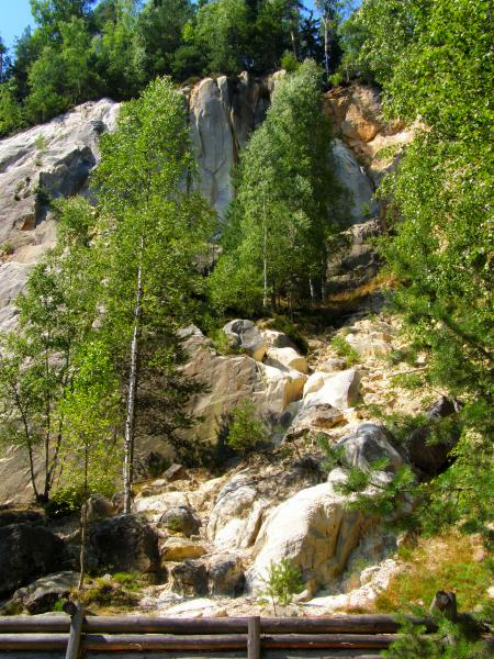 Adrpask skly - Kamenn val